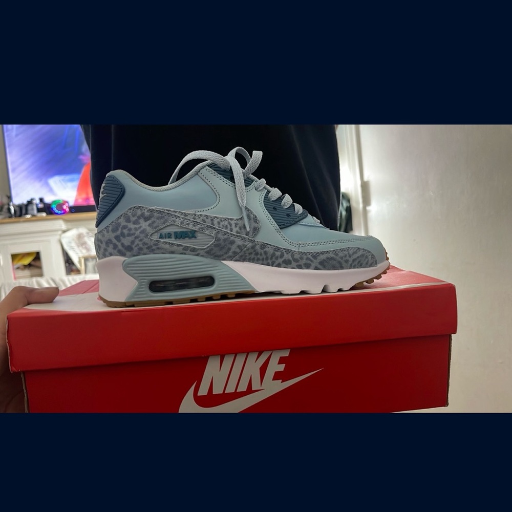Nike Air Max 90 Gray Leopard Print Athletic Shoes